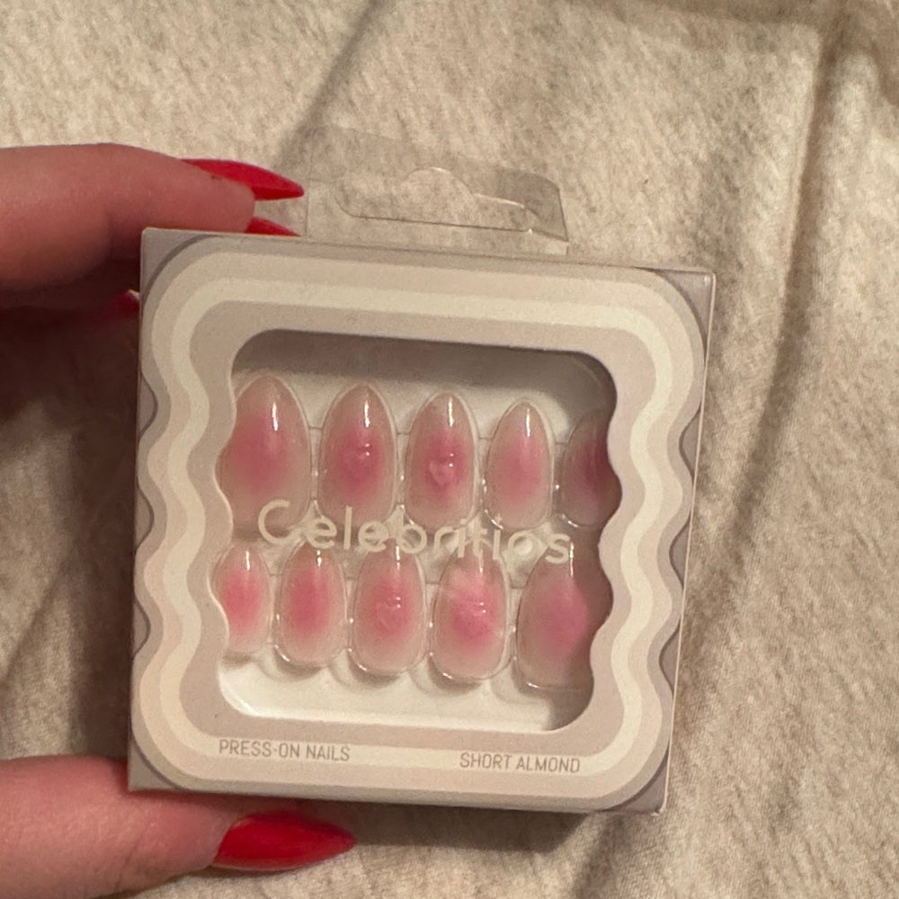 Celebritips press on nails NIB